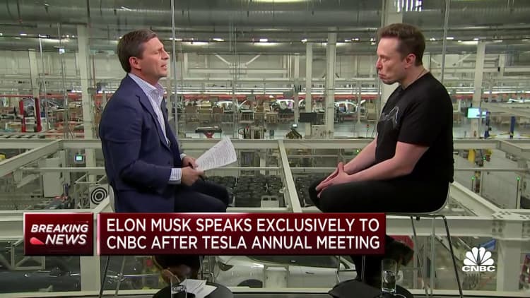 الرئيس التنفيذي لشركة Tesla Elon Musk: بنك الاحتياطي الفيدرالي يعمل مع الكثير من 