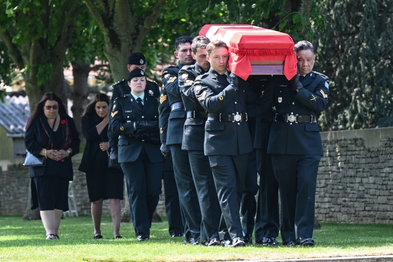 Soldiers from the Canadian Army's British Columbia Regiment (Duke of Connaught's Own) carry the coffin of one of the three Canadian soldiers who died during the First World War as they are buried during a funeral service at the English military cemetery of the Commonwealth War Graves Commission (CWGC) in Loos-en-Gohelle, near Lens, northern France, on June 8, 2023. - Three soldiers identified and being buried after more than a century are; Corporal Percy Howarth, born in Darwen, England in 1894; Harry Atherton, born in Leigh, England in 1893, and Sergeant Richard Musgrave, born in Blackrigg, Scotland in 1884. (Photo by DENIS CHARLET / AFP)