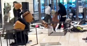 يعتقد معظم الناس أن معدل الجريمة في الولايات المتحدة آخذ في الارتفاع. إنهم مخطئون.