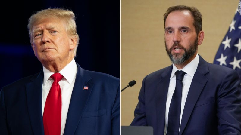 ويريد المدعون الفيدراليون تأييد أمر حظر النشر الذي أصدره ترامب، مشيرين إلى الهجمات على عائلة المحقق الخاص