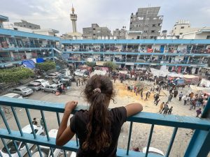 الأونروا: 830 ألف نازح يمكثون في 154 منشأة أممية بغزة