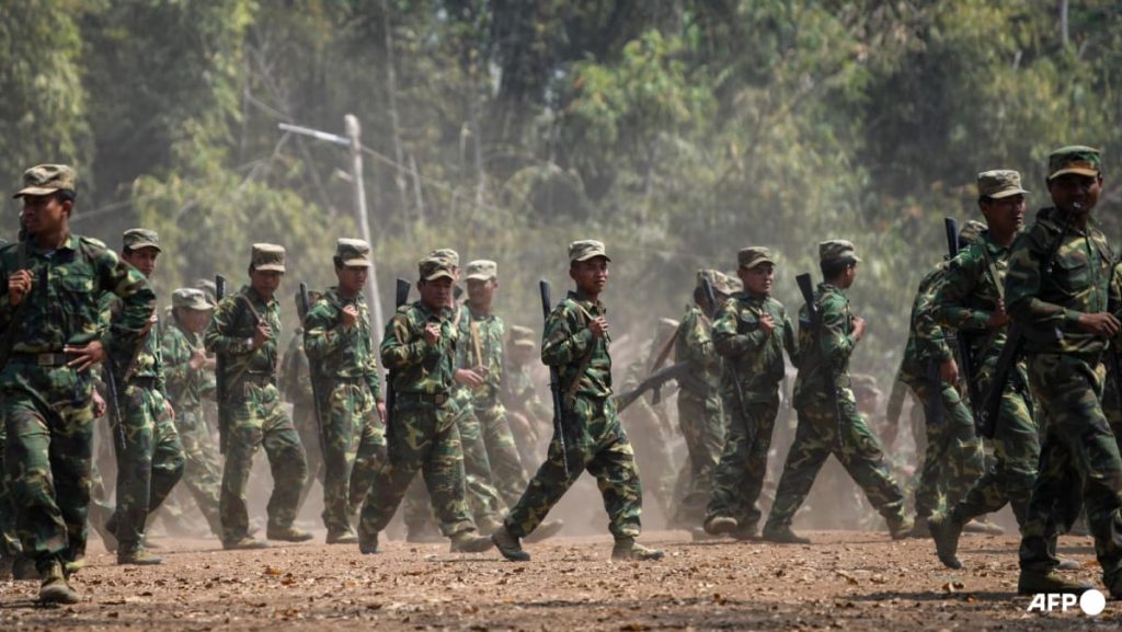 ويسعى متمردو ميانمار للسيطرة على الحدود مع الهند بعد انتصاراتهم المبكرة