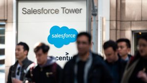 الأسهم التي تحقق أكبر التحركات في مرحلة ما قبل السوق: Salesforce وSnowflake وPure Storage والمزيد