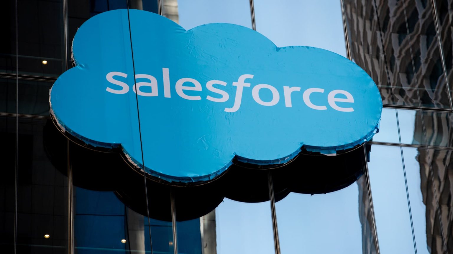 الأسهم التي تحقق أكبر التحركات بعد ساعات العمل: Salesforce، وPure Storage، وSnowflake والمزيد