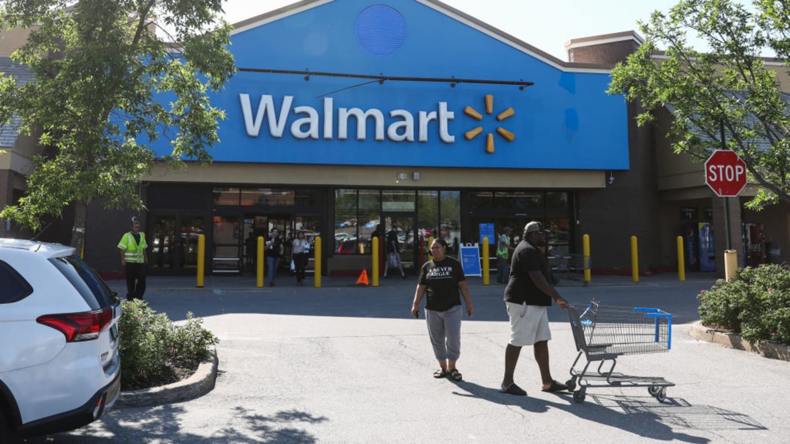 الأسهم التي تحقق أكبر التحركات في منتصف النهار: Walmart وCisco وPalo Alto Networks والمزيد