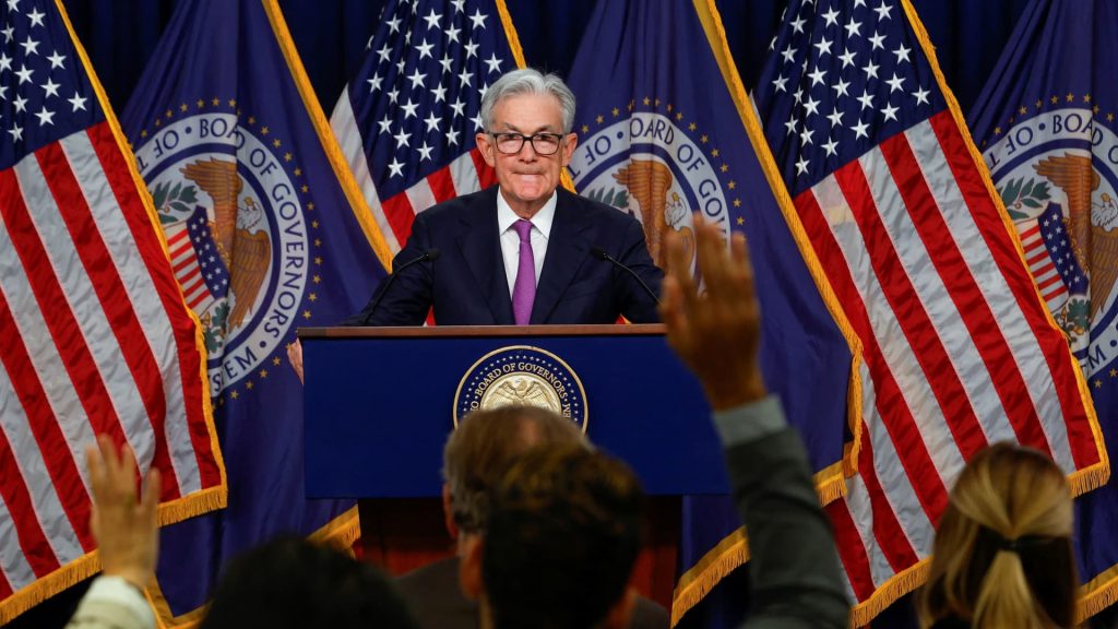 يتوقع UBS مجموعة من التخفيضات في أسعار الفائدة من بنك الاحتياطي الفيدرالي العام المقبل على خلفية الركود الأمريكي