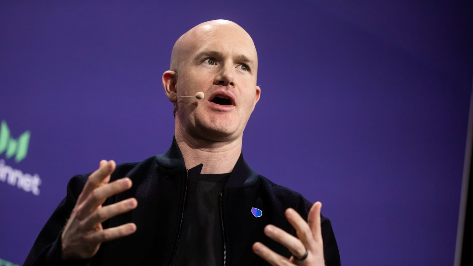 يقول الرئيس التنفيذي لشركة Coinbase إن صناعة العملات المشفرة يمكن أن تقلب الصفحة بعد تسوية Binance التاريخية