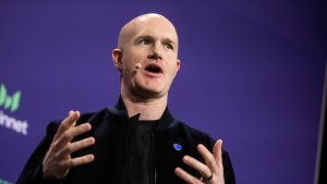يقول الرئيس التنفيذي لشركة Coinbase إن صناعة العملات المشفرة يمكن أن تقلب الصفحة بعد تسوية Binance التاريخية
