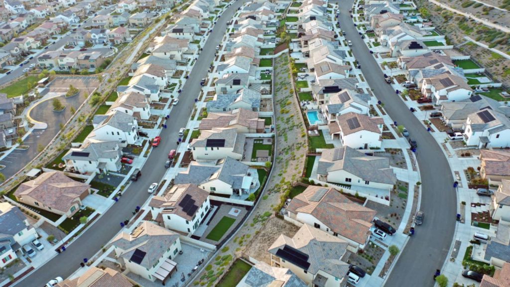 تقرير التضخم الشهري البارد يدفع معدلات الرهن العقاري إلى الانخفاض