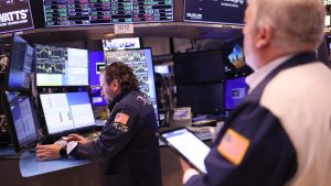 لقد تحول تحذير وكالة موديز بشأن عبء الديون الأمريكية الهائل إلى مجرد حدث لا معنى له