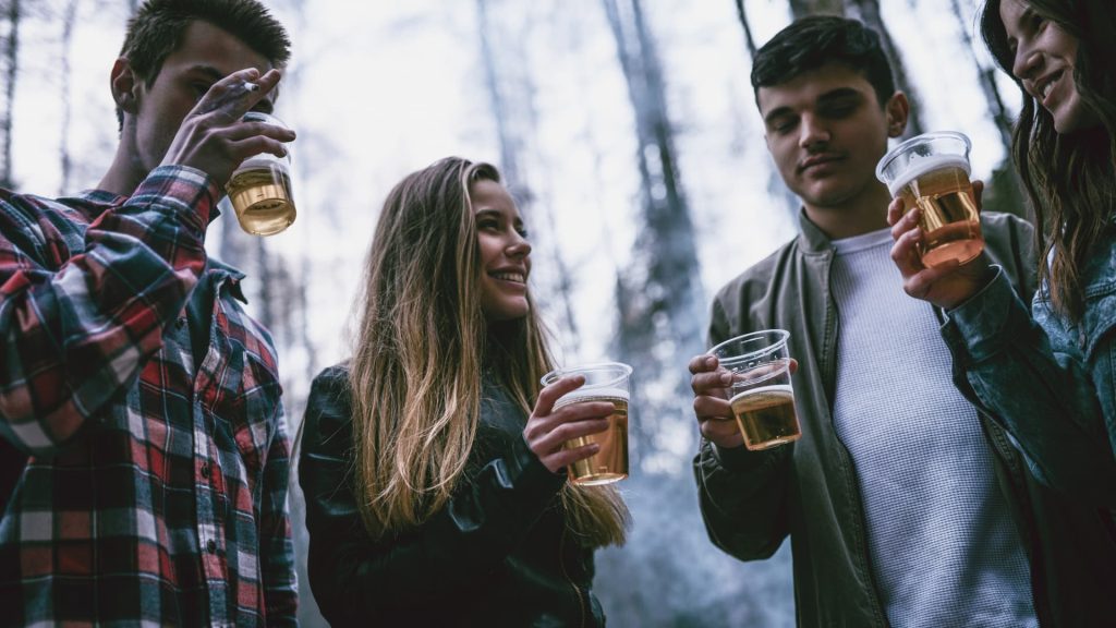 كيفية التقليل من تناول الكحول بطريقة ناجحة، من نادل عمره 22 عامًا ولم يعد يشرب