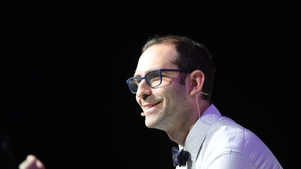 من هو الرئيس التنفيذي المؤقت الجديد لشركة OpenAI Emmett Shear؟ كل ما تريد معرفته عن الرجل الذي سيحل محل سام التمان