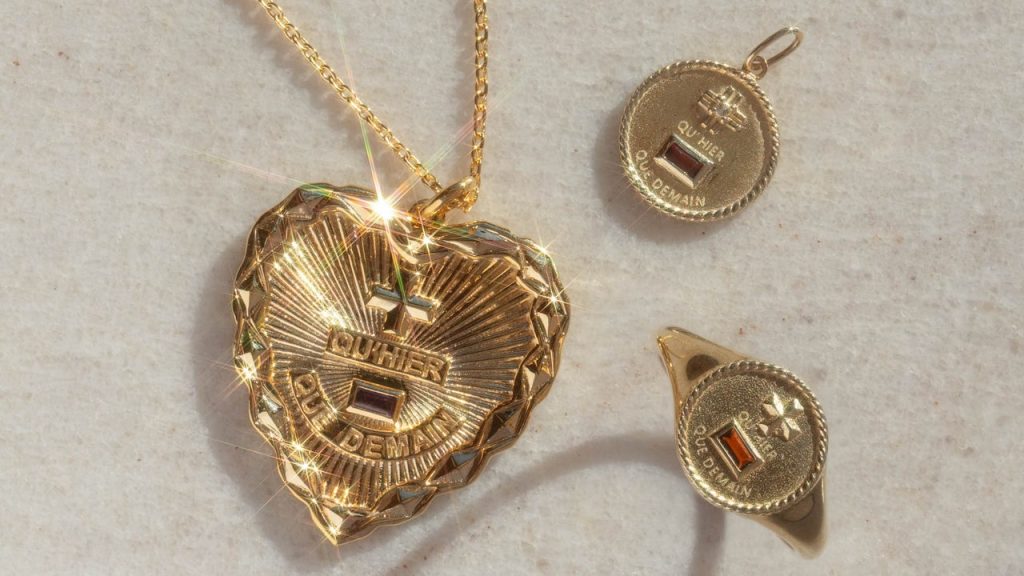 تعود قلادة Qu’hier Que Demain من جديد