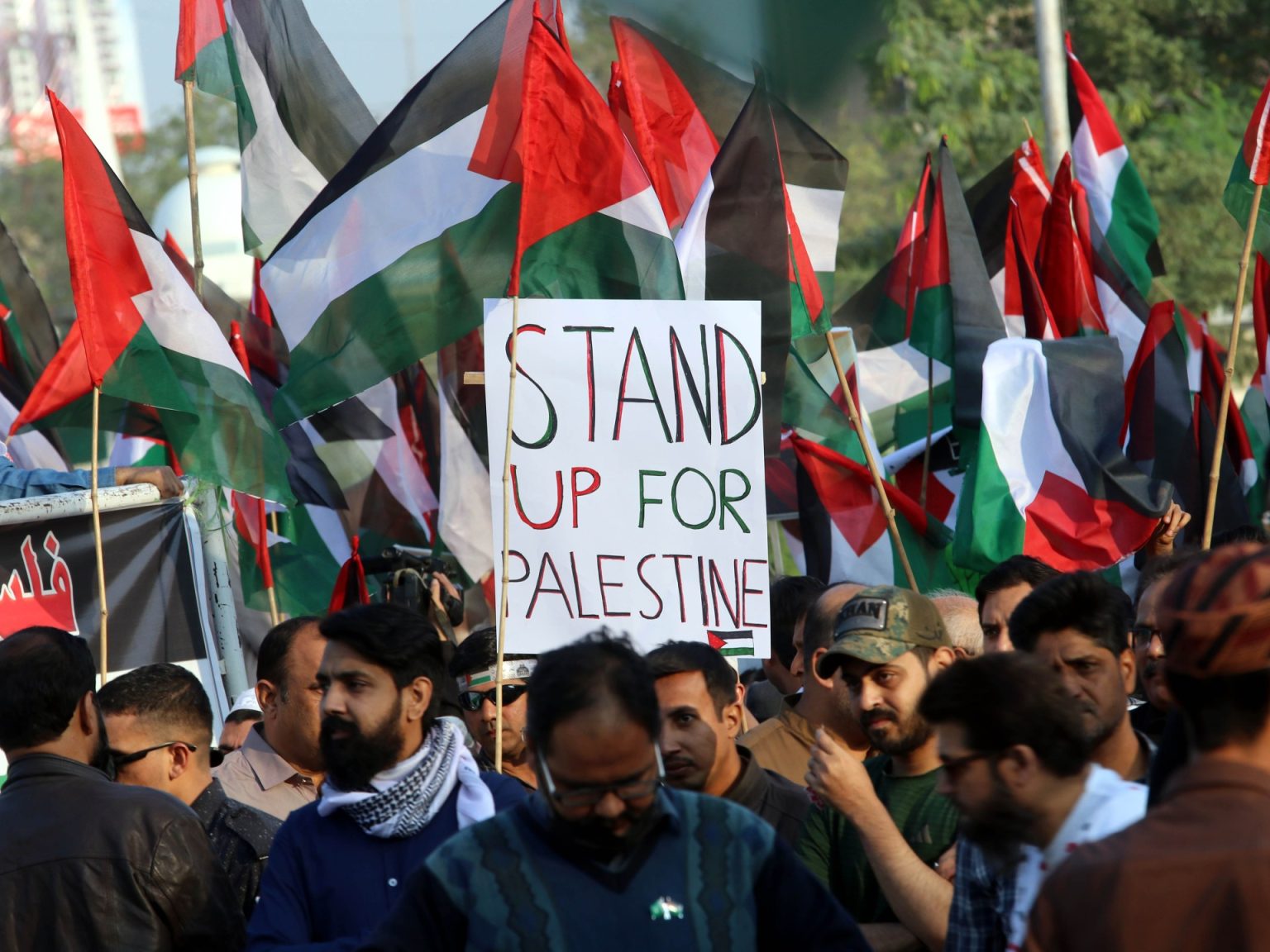 الصور: الناس في جميع أنحاء العالم يتضامنون مع الفلسطينيين