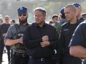 نتنياهو وأعضاء بحكومته يهددون الفلسطينيين ويدعون الإسرائيليين لحمل الأسلحة