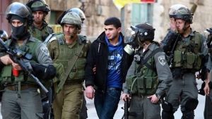 الاحتلال الإسرائيلي يعتقل سبعة فلسطينيين من محافظة الخليل