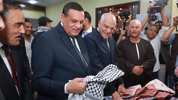 وزير التنمية المحلية ومحافظ الجيزة يفتتحان مهرجان التمور بنادي الزراعيين