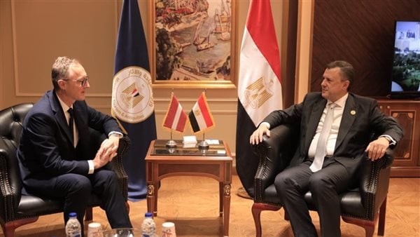 وزير السياحة والآثار يبحث مع سفير لاتفيا بالقاهرة أوجه تعزيز التعاون بين البلدين