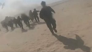 شاهد.. مروحية إسرائيلية تجلي جنوداً بينهم جرحى شاركوا في العملية البرية