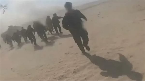 شاهد.. مروحية إسرائيلية تجلي جنوداً بينهم جرحى شاركوا في العملية البرية