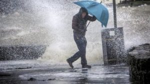 في ظل تواصل القصف العنيف.. أمطار غزيرة تتساقط على قطاع غزة