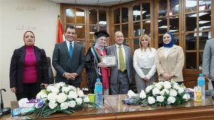 عميدة كلية الآداب بجامعة عين شمس تكرم أوائل الخريجين لدفعتي 2022 و 2023