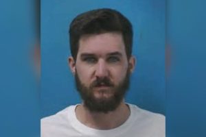 اتهام معلم بإطلاق النار على زوجته وصهره في حفل زفاف