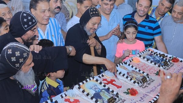 تورتة بطول 5 أمتار داخل احتفالات دير مار جرجس الرزيقات بالأقصر