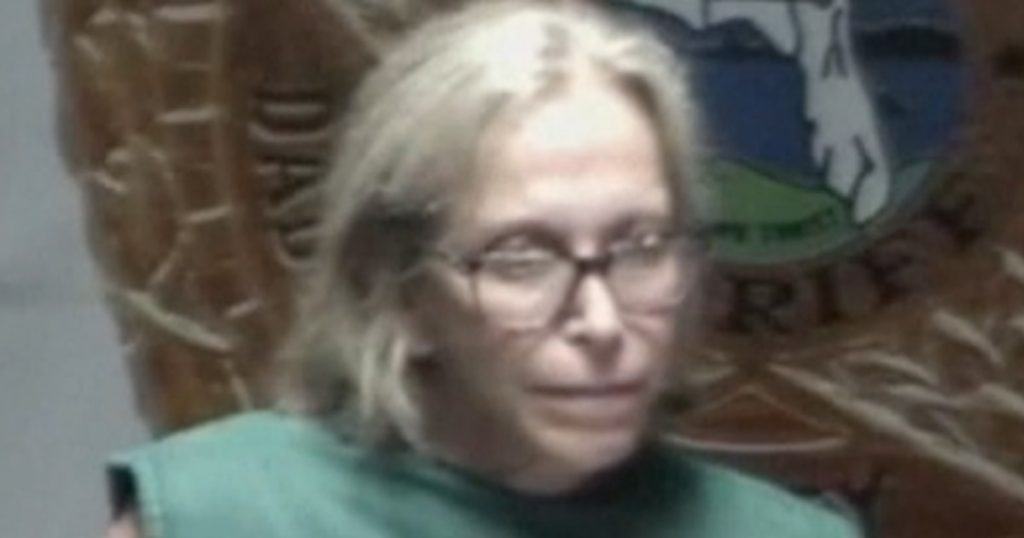 أم فلوريدا التي استأجر ابنها قاتلًا محترفًا لقتل صهره تم القبض عليها في التحقيق في جريمة قتل