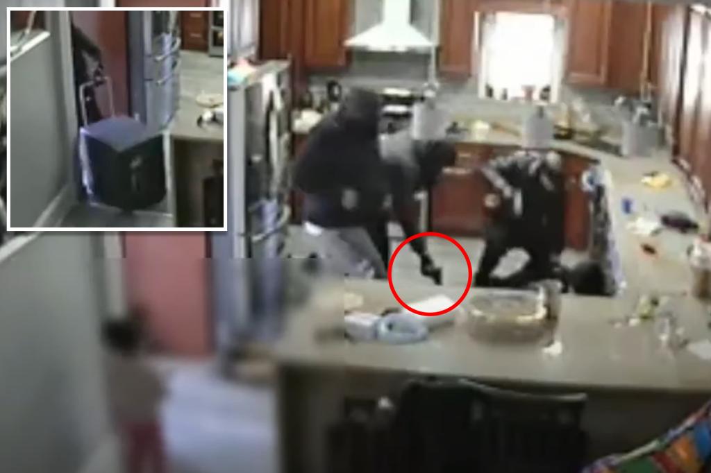 صاحب عمل في فيلادلفيا وعائلته مقيدون في اقتحام منزل شهدته ابنة تبلغ من العمر 4 سنوات: فيديو