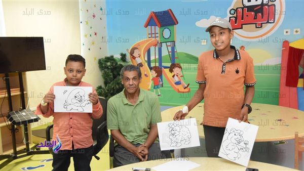 ورشة تعليمية لرسام الكاريكاتير عمرو حسن داخل مستشفي علاج سرطان الاطفال بالأقصر
