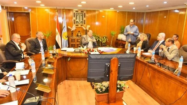 بدء تنفيذ مشروع تطوير البنية التحتية للمناطق الحضرية في أسيوط