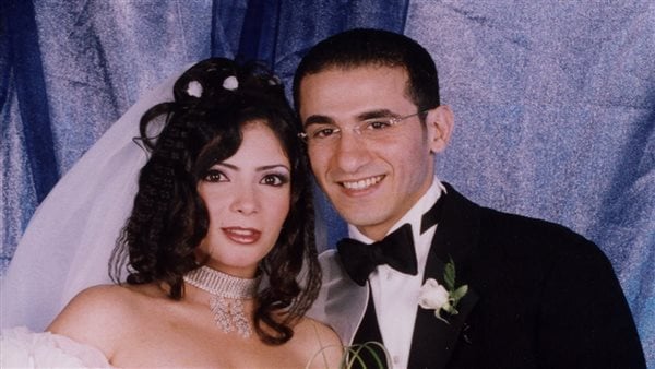 قطعت صور الزفاف.. 25 لقطة تجمع أحمد حلمى ومنى زكى وأولادهما الثلاثة