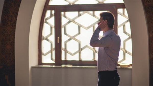 أخطاء في تكبيرة الإحرام تبطل الصلاة.. احترس منها