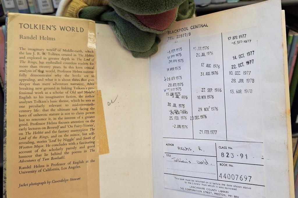 يعود كتاب المكتبة بعد 45 عامًا من تاريخ استحقاقه