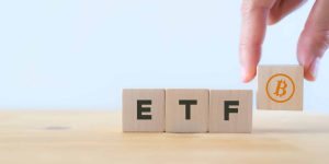 100 مليار دولار في TradFi Capital تنتظر الضوء الأخضر الوشيك لصندوق Bitcoin ETF، كما يقول محللو بلومبرج