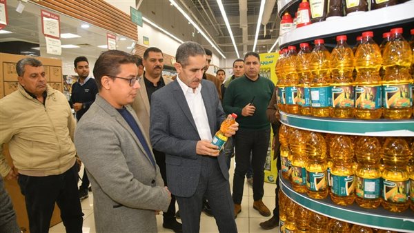 محافظ الغربية يقود حملة ليلية مفاجئة لمتابعة تنفيذ مبادرة تخفيض أسعار السلع