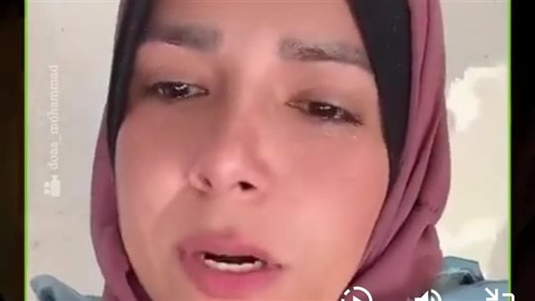 شاهد..صحفية تنعى 12 من أفراد أسرتها استشهدوا في قصف إسرائيلي على قطاع غزة