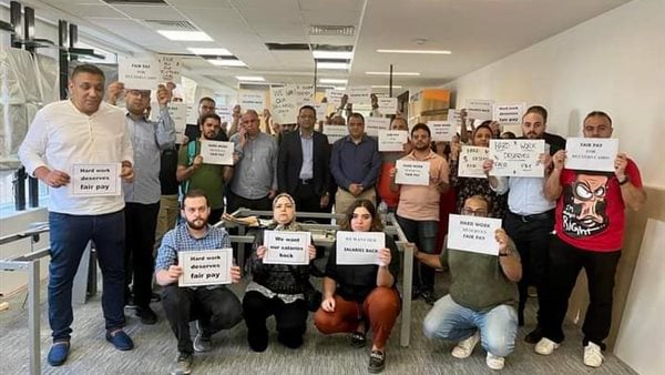 للمطالبة برفع أجورهم.. صحفيو رويترز يضربون عن العمل