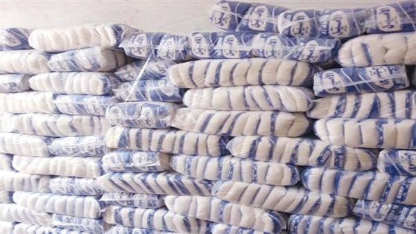 الكيلو بـ 12 و27.. انخفاض أسعار السكر وطرح 170 ألف طن بالأسواق