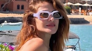 ملابس البحر.. هيدي كرم تثير ضجة في أحدث ظهور| شاهد