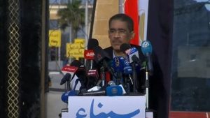 رشوان: إدخال 130 ألف لتر سولار وأربع شاحنات غاز من مصر لغزة