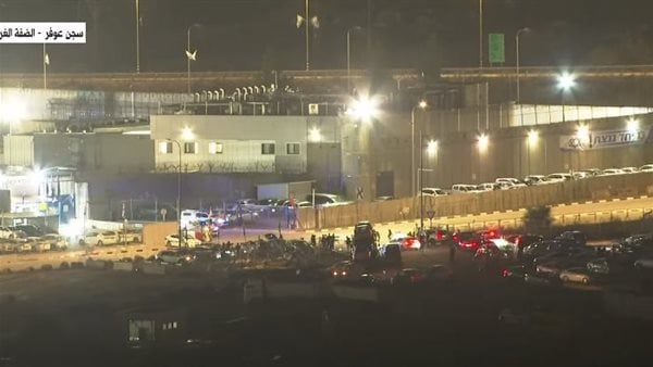 سيارات الصليب الأحمر تتحرك إلى رفح بعد استلام 24 أسيرًا .. فيديو