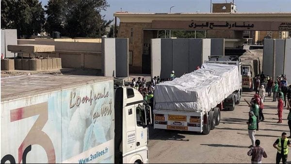 الهلال الأحمر الفلسطيني: 7 شاحنات وقود عبرت معبر رفح إلى قطاع غزة