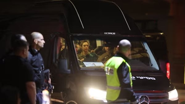 CNN: وصول حافلة تقل الرهائن الأجانب الأربعة المفرج عنهم اليوم إلى مصر