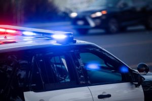 ألقي القبض على أم في كاليفورنيا بتهمة قتل ابنتها البالغة من العمر 9 سنوات بعد العثور على جثة الطفل في المنزل