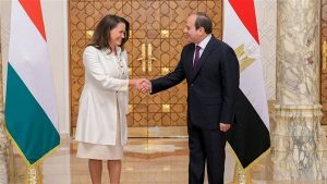 السيسي مع رئيسة المجر يشدد على أهمية التوصل إلى وقف دائم لإطلاق النار