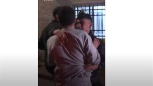 شاهد لحظة وصول الدفعة الرابعة من الفلسطينيين المحررين