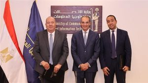 وزير الاتصالات يشهد توقيع عقد إنشاء المرحلة الثانية من مركز البيانات الإقليمي