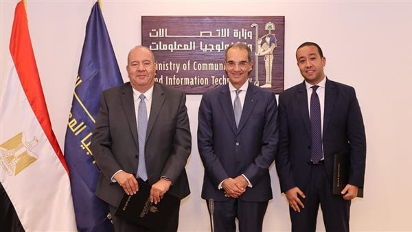 وزير الاتصالات يشهد توقيع عقد إنشاء المرحلة الثانية من مركز البيانات الإقليمي